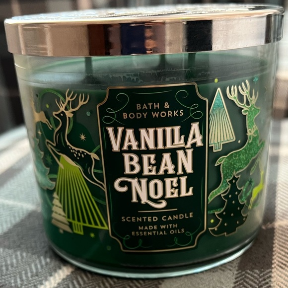 NWT: Bath and Body Works Vanilla Bean Noel Candle - Picture 3 of 6